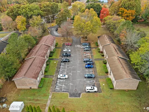 906 Old Reservoir Rd, Maryville, TN 37804