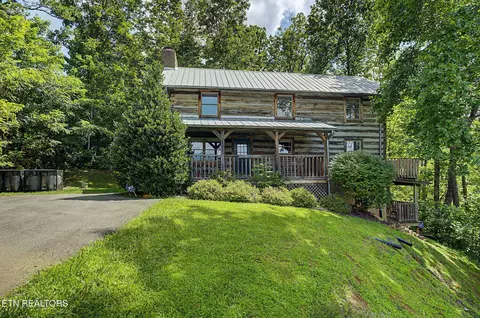 760 Fox Hollow Rd, Gatlinburg, TN 37738