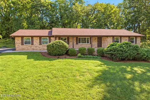 5704 Crestwood Dr, Knoxville, TN 37914