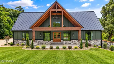 710 W Dumplin Valley Rd, Dandridge, TN 37725