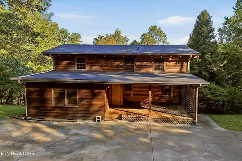 1027 N Sequoyah Dr, Friendsville, TN 37737