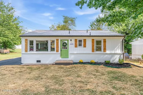 2815 London Cir, Knoxville, TN 37917