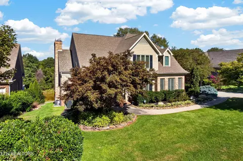 9048 Legends Lake Ln, Knoxville, TN 37922
