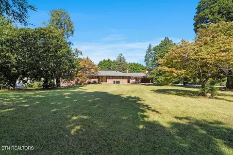 9000 Westland Dr, Knoxville, TN 37922