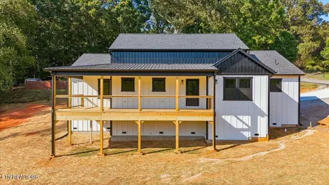 105 Van Stowe Rd, Harriman, TN 37748