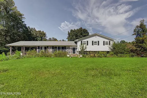 319 Woodland Dr, Harriman, TN 37748