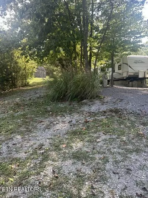 2045 Holiness Hollow Rd, Ewing, VA 24248 photo 10