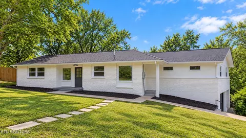 812 Sunset Dr, Kingston, TN 37763
