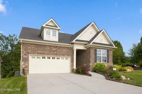 1200 Loggerhead Ln, Knoxville, TN 37932