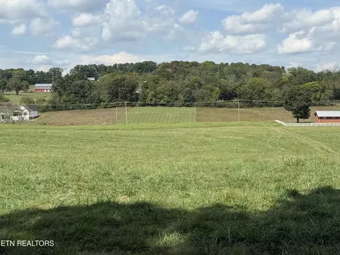 21804 Martel Rd, Lenoir City, TN 37772