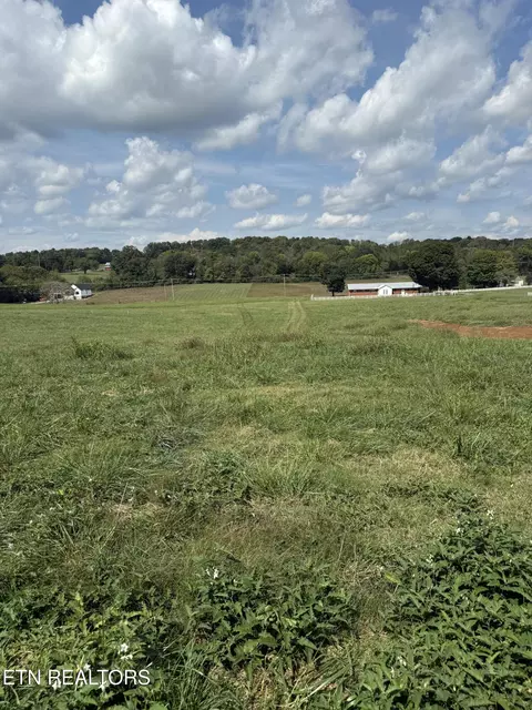 22400 Martel Rd, Lenoir City, TN 37772