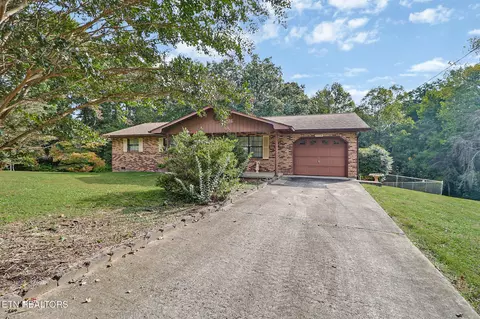 1078 Cove Ln, Oliver Springs, TN 37840