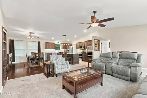 2021 Compton Ct, Sevierville, TN 37876