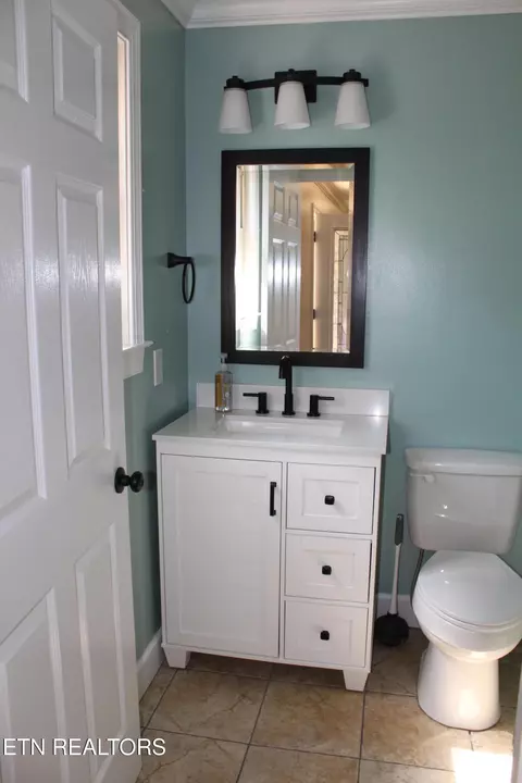 Bath - 4121 Old Moss Rd, Baxter, TN 38544 photo 1 of 5