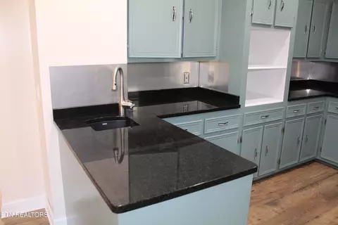 Kitchen - 4121 Old Moss Rd, Baxter, TN 38544 photo 3 of 3