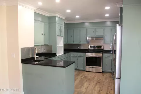 Kitchen - 4121 Old Moss Rd, Baxter, TN 38544 photo 1 of 3