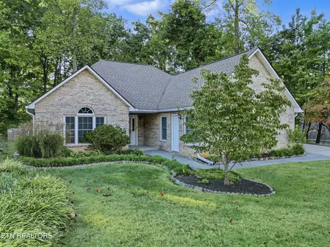 937 Saint Johns Dr, Maryville, TN 37801