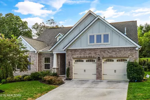 10720 Hunters Knoll Ln, Knoxville, TN 37932