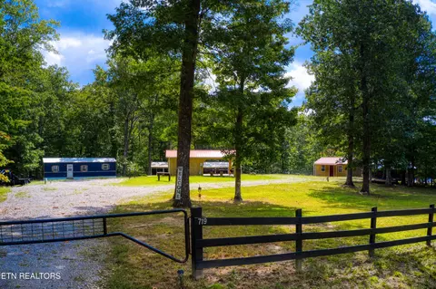 719 Spruce Creek Dr, Jamestown, TN 38556