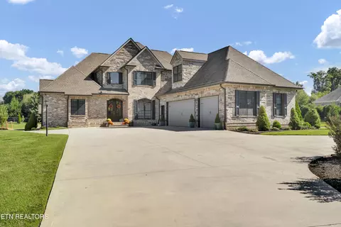 3812 Jackson Bend Dr, Louisville, TN 37777