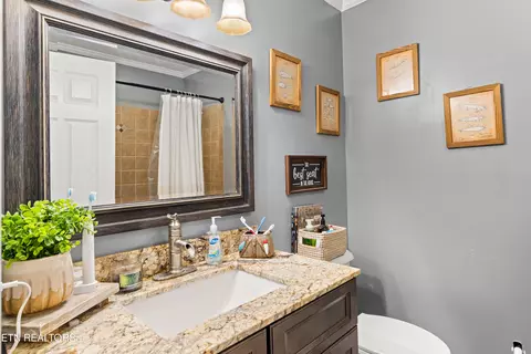 Bath - 168 Batley Loop Rd, Clinton, TN 37716 photo 1 of 2