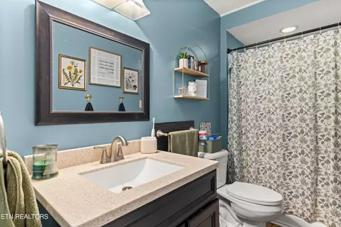 Bath - 168 Batley Loop Rd, Clinton, TN 37716 photo 2 of 2
