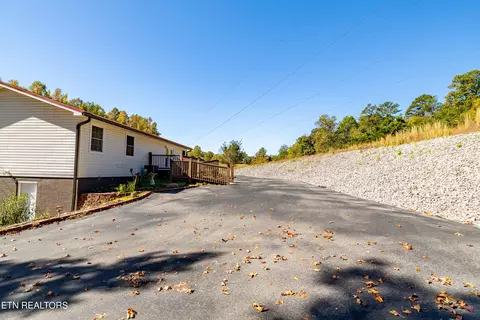 Exterior - 168 Batley Loop Rd, Clinton, TN 37716 photo 9 of 10