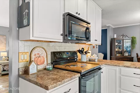 Kitchen - 168 Batley Loop Rd, Clinton, TN 37716 photo 3 of 5