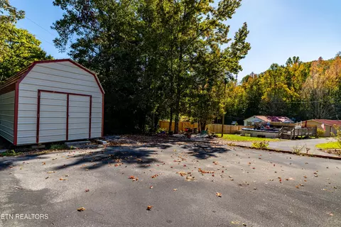 Exterior - 168 Batley Loop Rd, Clinton, TN 37716 photo 8 of 10