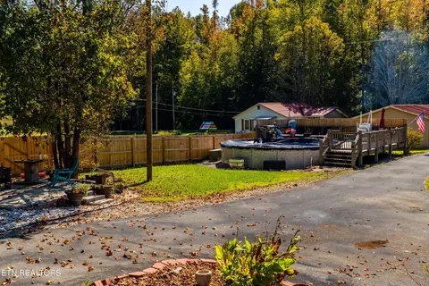 Exterior - 168 Batley Loop Rd, Clinton, TN 37716 photo 6 of 10