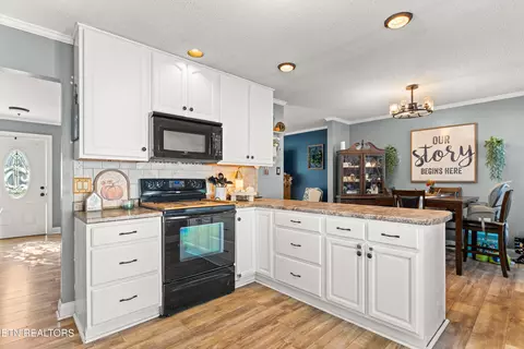 Kitchen - 168 Batley Loop Rd, Clinton, TN 37716 photo 1 of 5