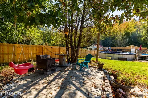 Exterior - 168 Batley Loop Rd, Clinton, TN 37716 photo 7 of 10