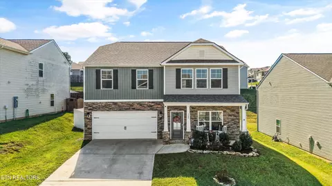 108 Laine Dr, Lenoir City, TN 37771