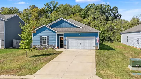 521 Heritage Crossing Dr, Maryville, TN 37804
