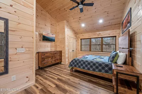 Bedroom - 2184 Beach Front Dr, Sevierville, TN 37876 photo 8 of 8