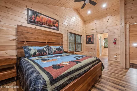 Bedroom - 2184 Beach Front Dr, Sevierville, TN 37876 photo 7 of 8