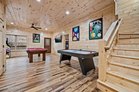 Entry Way - 2184 Beach Front Dr, Sevierville, TN 37876 photo 1 of 3