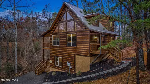 Exterior - 2184 Beach Front Dr, Sevierville, TN 37876 photo 2 of 5