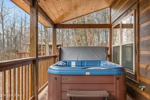 Exterior - 2184 Beach Front Dr, Sevierville, TN 37876 photo 5 of 5