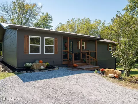 9526 Smoky Row Rd, Strawberry Plains, TN 37871