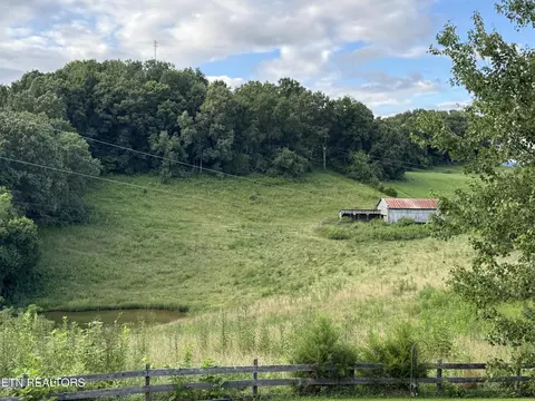 Exterior - 2961 Forge Ridge Rd, Harrogate, TN 37752 photo 3 of 8