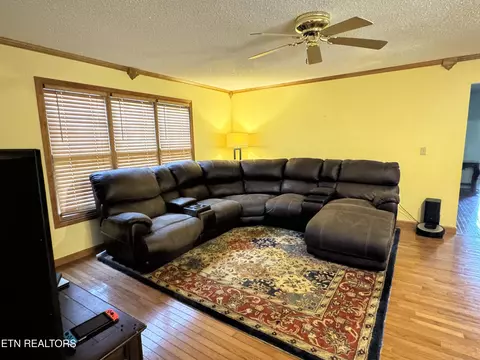 Living - 2961 Forge Ridge Rd, Harrogate, TN 37752 photo 1 of 2
