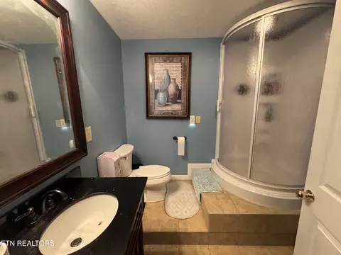 Bath - 2961 Forge Ridge Rd, Harrogate, TN 37752 photo 3 of 6