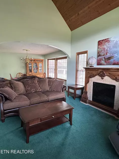 Living - 2961 Forge Ridge Rd, Harrogate, TN 37752 photo 2 of 2