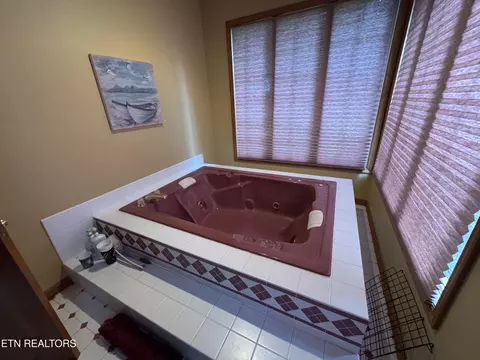 Bath - 2961 Forge Ridge Rd, Harrogate, TN 37752 photo 6 of 6