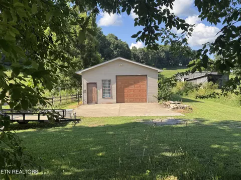 Exterior - 2961 Forge Ridge Rd, Harrogate, TN 37752 photo 6 of 8