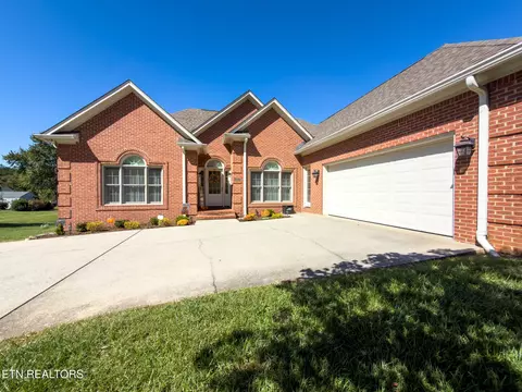 2451 Parris Dr, Lenoir City, TN 37772
