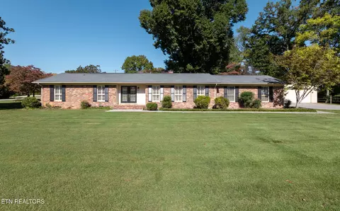303 Greenhill Dr, Maryville, TN 37804