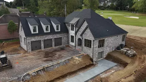 1075 Oak Chase Blvd, Lenoir City, TN 37772