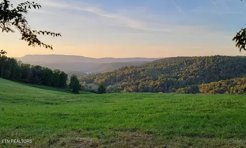 420 Walker Rd, Sharps Chapel, TN 37866